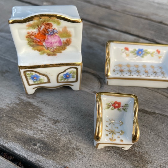 Limoges set of seven miniature furniture - Picture 9 of 15